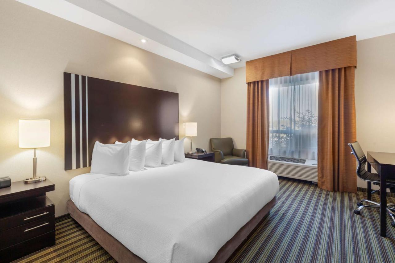 Best Western Plus Sherwood Park Inn & Suites Екстер'єр фото