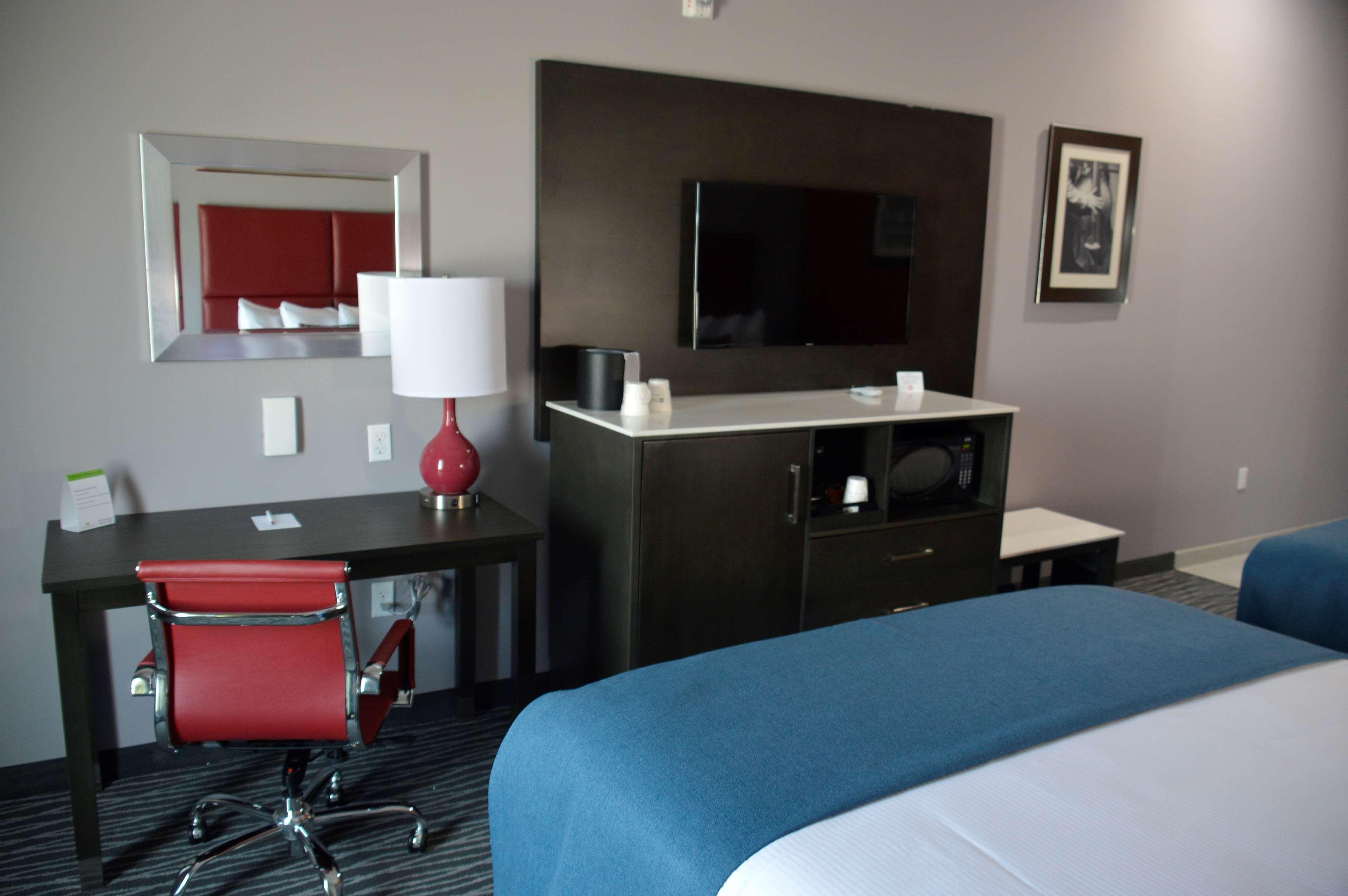 Best Western Plus Sherwood Park Inn & Suites Екстер'єр фото