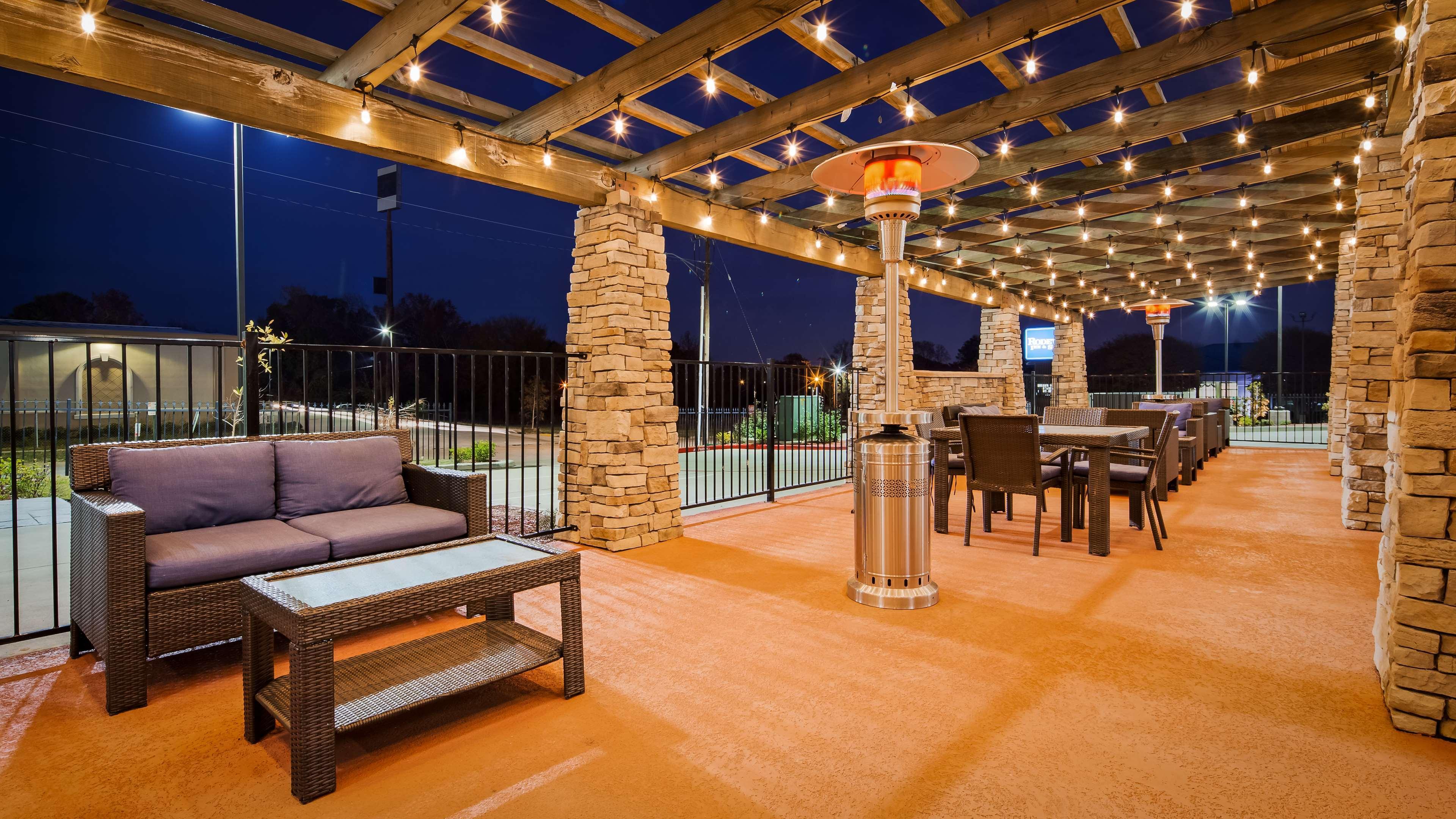 Best Western Plus Sherwood Park Inn & Suites Екстер'єр фото